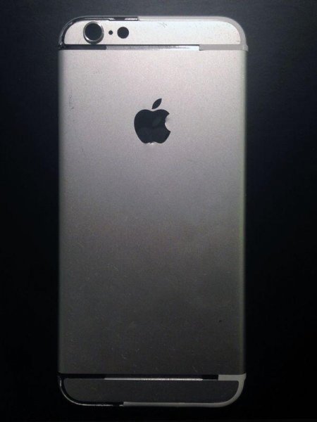 Фото потрепанной задней панели iPhone 6 от Сонни Диксона