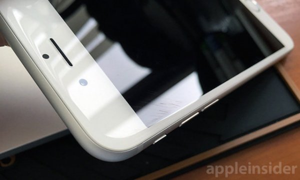 Пользователи жалуются, что экран в iPhone 6/6 Plus быстро покрывается царапинами