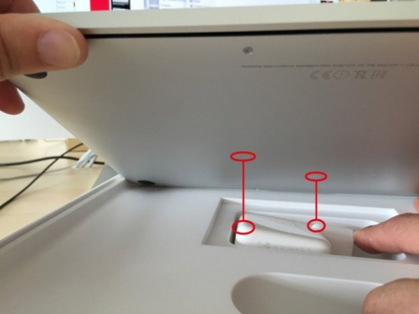 При распаковке новых 12-дюймовых MacBook пользователи находят вмятины на корпусе