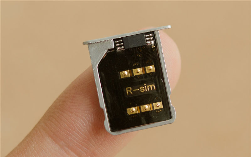 Внешний вид r-sim в лотке сим-карты